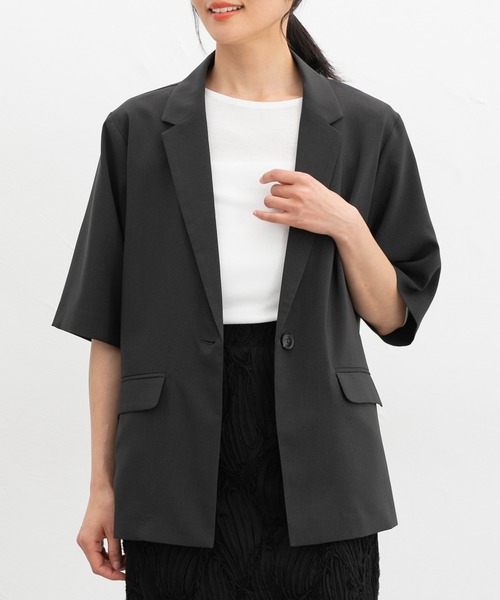 Honeys（ハニーズ）の「ハーフスリーブテーラードジャケット（テーラードジャケット・レディース・ブラック/ライトベージュ/チャコール/モカ・3L/L/LL/M/S）」の2枚目の写真