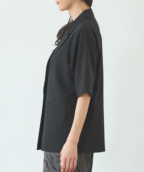 Honeys（ハニーズ）の「ハーフスリーブテーラードジャケット（テーラードジャケット・レディース・ブラック/ライトベージュ/チャコール/モカ・3L/L/LL/M/S）」の15枚目の写真