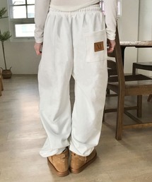 MUCENT（ムセント）の「【日本未発売/WEB限定】MUCENT(ムセント)/ユニセックス ワイド ルーズ ロゴ ジョガー スウェットパンツ/LASH METAL LOGO JOGGER SWEAT WIDE PANTS UNISEX（スウェットパンツ）」