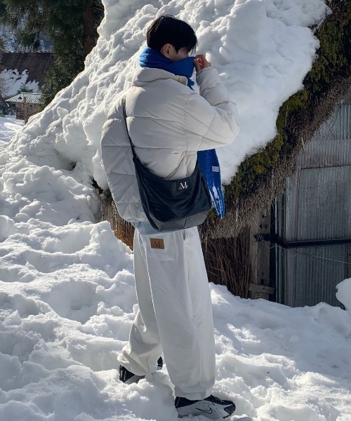 MUCENT（ムセント）の「【日本未発売/WEB限定】MUCENT(ムセント)/ユニセックス ワイド ルーズ ロゴ ジョガー スウェットパンツ/LASH METAL LOGO JOGGER SWEAT WIDE PANTS UNISEX（スウェットパンツ・レディース・ブラック/アイボリー/カーキ/グレー・FREE）」の9枚目の写真