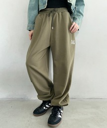 MUCENT（ムセント）の「【日本未発売/WEB限定】MUCENT(ムセント)/ユニセックス ワイド ルーズ ロゴ ジョガー スウェットパンツ/LASH METAL LOGO JOGGER SWEAT WIDE PANTS UNISEX（スウェットパンツ）」