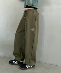 MUCENT（ムセント）の「【日本未発売/WEB限定】MUCENT(ムセント)/ユニセックス ワイド ルーズ ロゴ ジョガー スウェットパンツ/LASH METAL LOGO JOGGER SWEAT WIDE PANTS UNISEX（スウェットパンツ）」