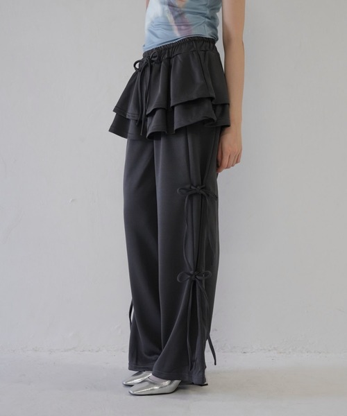 Uenui(ウニュイ)の「ウエストフリル レイヤード スウェットパンツ(スウェットパンツ・レディース・ベージュ/チャコールグレー/グレー・FREE)」の1枚目の写真