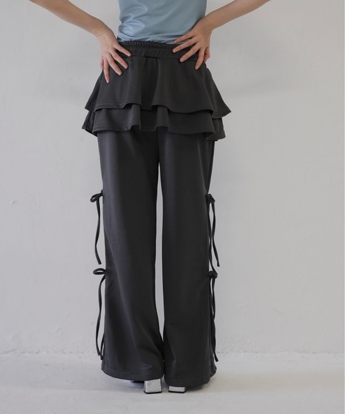 Uenui(ウニュイ)の「ウエストフリル レイヤード スウェットパンツ(スウェットパンツ・レディース・ベージュ/チャコールグレー/グレー・FREE)」の4枚目の写真