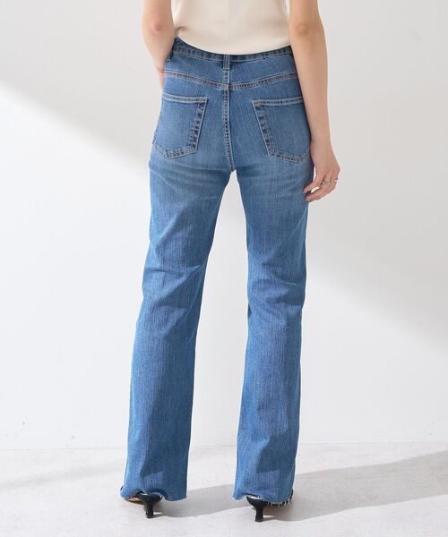 earth music&ecology(アースミュージックアンドエコロジー)の「セルフカットフレアデニムパンツ(デニムパンツ・レディース・ライトインディゴブルー/ブルー系その他・M/L/S)」の5枚目の写真