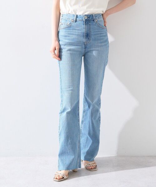 earth music&ecology(アースミュージックアンドエコロジー)の「セルフカットフレアデニムパンツ(デニムパンツ・レディース・ライトインディゴブルー/ブルー系その他・M/L/S)」の14枚目の写真