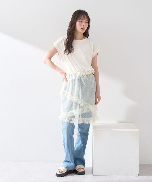 earth music&ecology(アースミュージックアンドエコロジー)の「セルフカットフレアデニムパンツ(デニムパンツ・レディース・ライトインディゴブルー/ブルー系その他・M/L/S)」の16枚目の写真