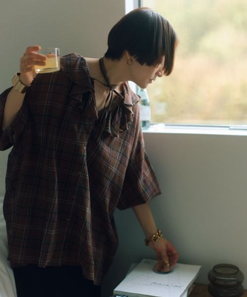 studio CLIP(スタディオクリップ)の「《高山都さんコラボ》コットン柄アソートフリルブラウス(シャツ/ブラウス・レディース・ブラウン/ブルー/その他1・FREE)」の5枚目の写真