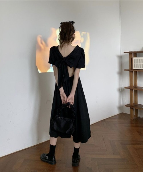 Mejoul（メジュール）の「バックリボンパフスリーブロングワンピース（ワンピース・レディース・ホワイト/ブラック・M）」の6枚目の写真
