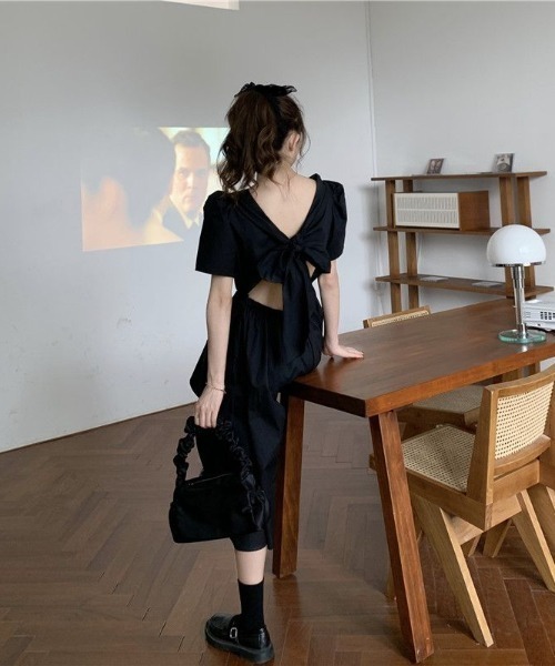 Mejoul（メジュール）の「バックリボンパフスリーブロングワンピース（ワンピース・レディース・ホワイト/ブラック・M）」の4枚目の写真