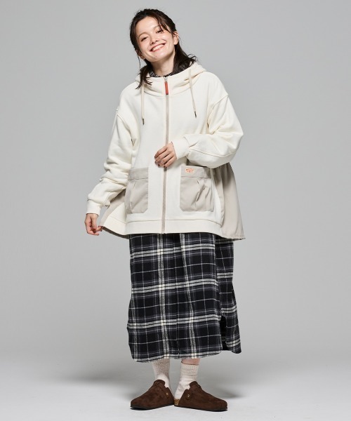 KRIFF MAYER Lady's Collection（クリフメイヤーレディースコレクション）の「【本体綿100％】異素材切替ざっくり裏毛ジャケット（パーカー・レディース・ベージュ/パープル/カラフル/ブラック/ナチュラル/グレー・MEDIUM/LARGE）」の22枚目の写真