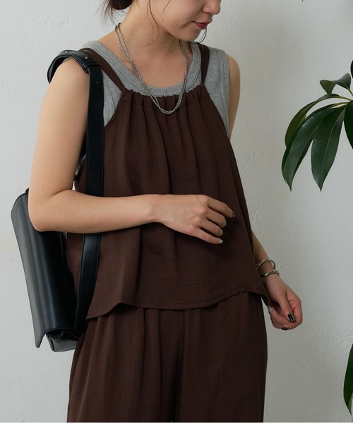 COLONY 2139(コロニートゥーワンスリーナイン)の「リネンライクキャミブラウス(キャミソール・レディース・ベージュ/ブラウン/ブラック・FREE)」の2枚目の写真