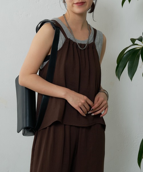 COLONY 2139(コロニートゥーワンスリーナイン)の「リネンライクキャミブラウス(キャミソール・レディース・ベージュ/ブラウン/ブラック・FREE)」の12枚目の写真