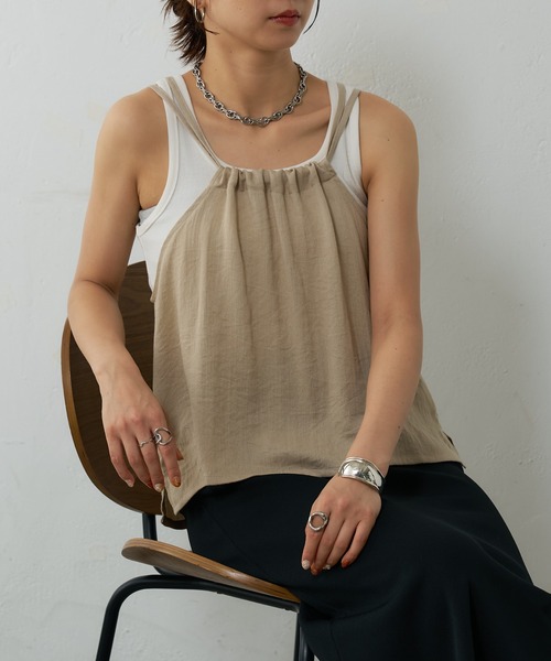 COLONY 2139(コロニートゥーワンスリーナイン)の「リネンライクキャミブラウス(キャミソール・レディース・ベージュ/ブラウン/ブラック・FREE)」の20枚目の写真