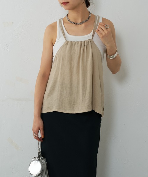 COLONY 2139(コロニートゥーワンスリーナイン)の「リネンライクキャミブラウス(キャミソール・レディース・ベージュ/ブラウン/ブラック・FREE)」の21枚目の写真