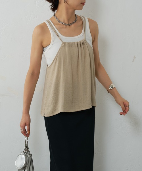 COLONY 2139(コロニートゥーワンスリーナイン)の「リネンライクキャミブラウス(キャミソール・レディース・ベージュ/ブラウン/ブラック・FREE)」の22枚目の写真