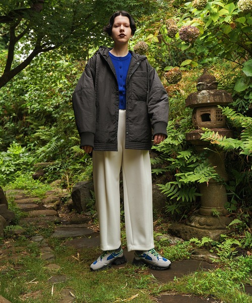 OMMO(オーエムエムオー)の「PADDED HOOD SHIRT(その他アウター・レディース・オフホワイト/ブラック・36/38)」の18枚目の写真