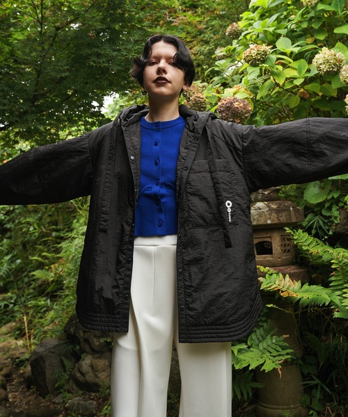 OMMO(オーエムエムオー)の「PADDED HOOD SHIRT(その他アウター・レディース・オフホワイト/ブラック・36/38)」の8枚目の写真