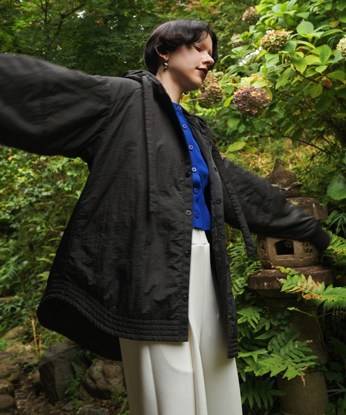 OMMO(オーエムエムオー)の「PADDED HOOD SHIRT(その他アウター・レディース・オフホワイト/ブラック・36/38)」の9枚目の写真