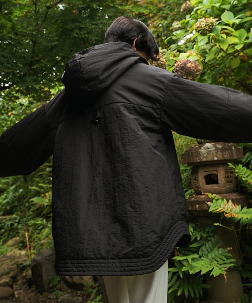 OMMO(オーエムエムオー)の「PADDED HOOD SHIRT(その他アウター・レディース・オフホワイト/ブラック・36/38)」の10枚目の写真