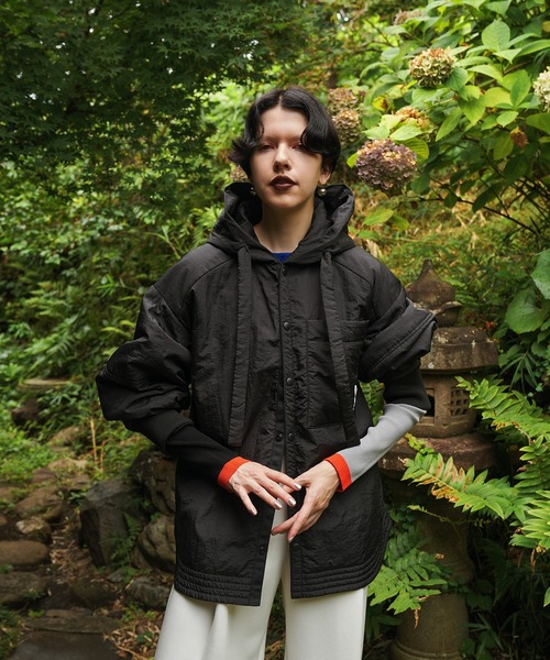OMMO(オーエムエムオー)の「PADDED HOOD SHIRT(その他アウター・レディース・オフホワイト/ブラック・36/38)」の11枚目の写真