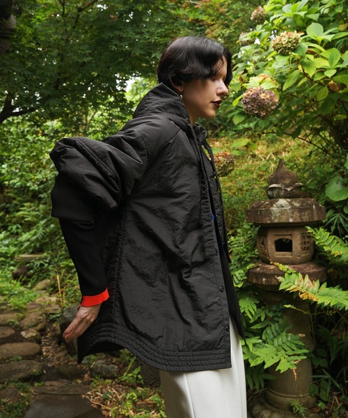 OMMO(オーエムエムオー)の「PADDED HOOD SHIRT(その他アウター・レディース・オフホワイト/ブラック・36/38)」の14枚目の写真