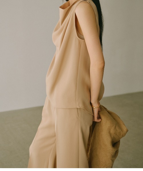 anuans(アニュアンス)の「トリアセテートリラックスパンツ(スラックス・レディース・ブラック/サックスブルー/ベージュ/ネイビー・SMALL/MEDIUM)」の10枚目の写真