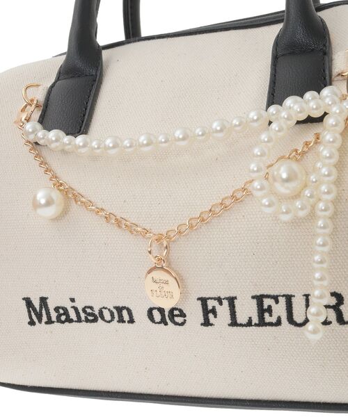 Maison de FLEUR(メゾンドフルール)の「チャーム付きキャンバスボストンバッグ(ボストンバッグ・レディース・ピンク/ブラック・FREE)」の11枚目の写真