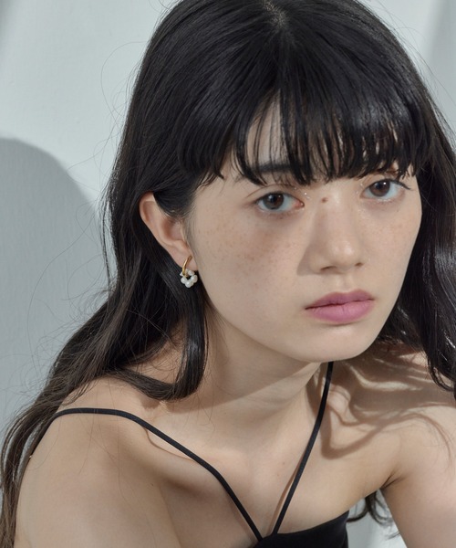 ORLEAN(オルレアン)の「金属アレルギー対応 フープイヤリング パール石モチーフデザイン サージカルステンレス(イヤリング・レディース・ゴールド/ゴールド系1/シルバー/シルバー系1・フリー)」の4枚目の写真