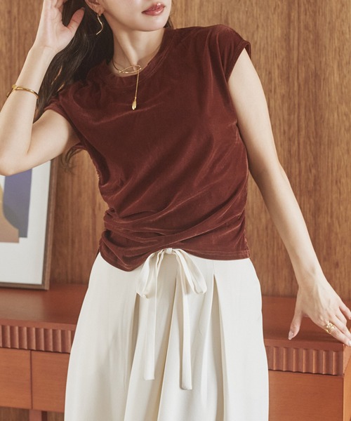 LAULEN（ローレン）の「velor side shirring tops /ベロアサイドシャーリングトップス（Tシャツ/カットソー・レディース・グレイッシュベージュ/ブラック/テラコッタ・FREE）」の3枚目の写真