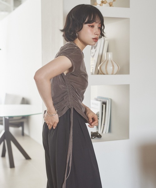 LAULEN（ローレン）の「velor side shirring tops /ベロアサイドシャーリングトップス（Tシャツ/カットソー・レディース・グレイッシュベージュ/ブラック/テラコッタ・FREE）」の6枚目の写真