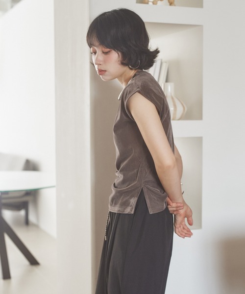 LAULEN（ローレン）の「velor side shirring tops /ベロアサイドシャーリングトップス（Tシャツ/カットソー・レディース・グレイッシュベージュ/ブラック/テラコッタ・FREE）」の7枚目の写真