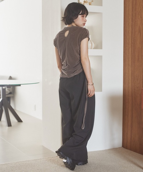 LAULEN（ローレン）の「velor side shirring tops /ベロアサイドシャーリングトップス（Tシャツ/カットソー・レディース・グレイッシュベージュ/ブラック/テラコッタ・FREE）」の9枚目の写真