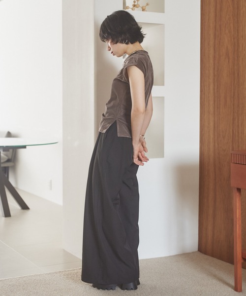 LAULEN（ローレン）の「velor side shirring tops /ベロアサイドシャーリングトップス（Tシャツ/カットソー・レディース・グレイッシュベージュ/ブラック/テラコッタ・FREE）」の10枚目の写真