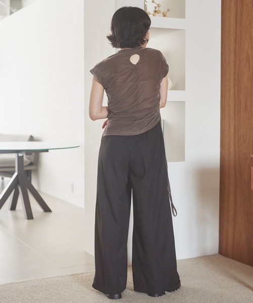 LAULEN（ローレン）の「velor side shirring tops /ベロアサイドシャーリングトップス（Tシャツ/カットソー・レディース・グレイッシュベージュ/ブラック/テラコッタ・FREE）」の11枚目の写真