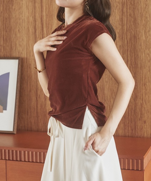 LAULEN（ローレン）の「velor side shirring tops /ベロアサイドシャーリングトップス（Tシャツ/カットソー・レディース・グレイッシュベージュ/ブラック/テラコッタ・FREE）」の17枚目の写真