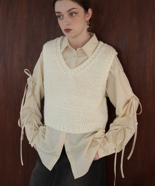 Mili affinity（ミリアフィニティー）の「ロービングVネックニットベスト（ニット/セーター・レディース・アイボリー/ブラック/チャコール/ブラウン・FREE）」の2枚目の写真