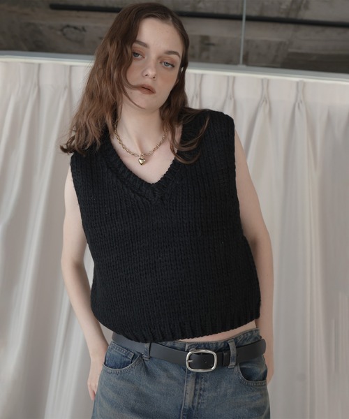 Mili affinity（ミリアフィニティー）の「ロービングVネックニットベスト（ニット/セーター・レディース・アイボリー/ブラック/チャコール/ブラウン・FREE）」の13枚目の写真