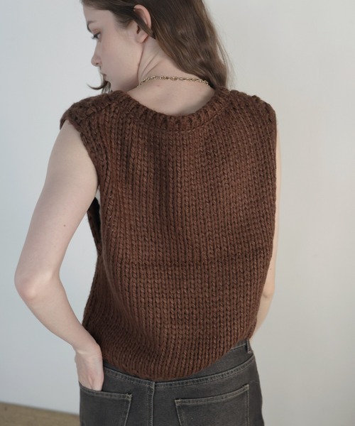 Mili affinity（ミリアフィニティー）の「ロービングVネックニットベスト（ニット/セーター・レディース・アイボリー/ブラック/チャコール/ブラウン・FREE）」の15枚目の写真