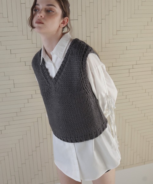 Mili affinity（ミリアフィニティー）の「ロービングVネックニットベスト（ニット/セーター・レディース・アイボリー/ブラック/チャコール/ブラウン・FREE）」の19枚目の写真