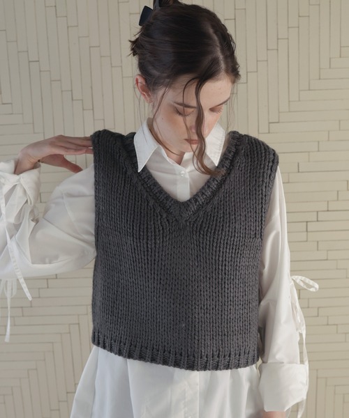 Mili affinity（ミリアフィニティー）の「ロービングVネックニットベスト（ニット/セーター・レディース・アイボリー/ブラック/チャコール/ブラウン・FREE）」の20枚目の写真