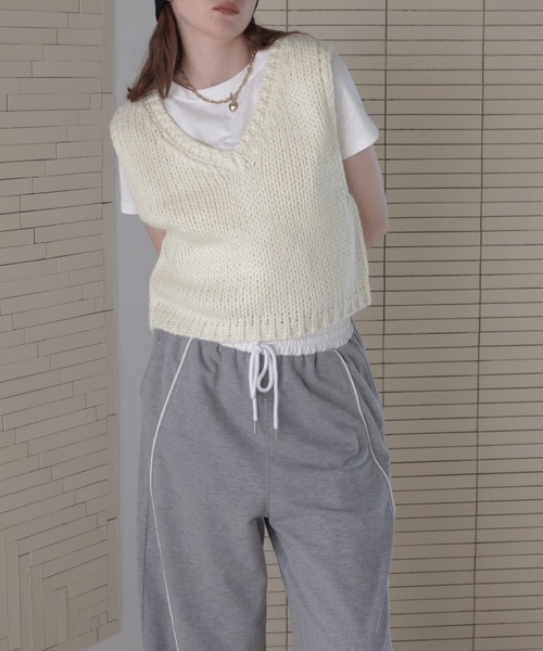 Mili affinity（ミリアフィニティー）の「ロービングVネックニットベスト（ニット/セーター・レディース・アイボリー/ブラック/チャコール/ブラウン・FREE）」の22枚目の写真