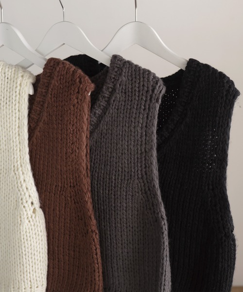 Mili affinity（ミリアフィニティー）の「ロービングVネックニットベスト（ニット/セーター・レディース・アイボリー/ブラック/チャコール/ブラウン・FREE）」の10枚目の写真