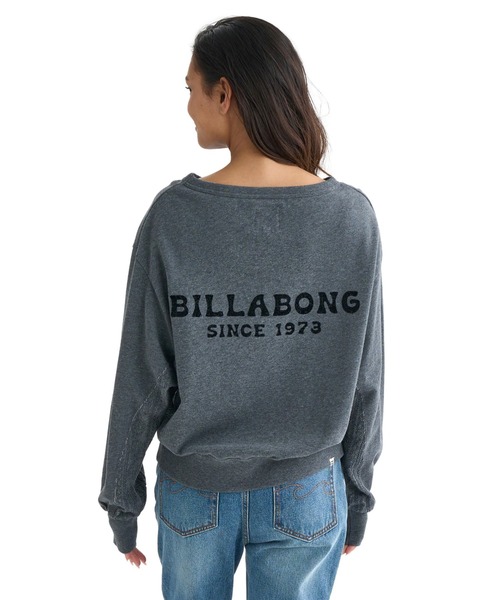 BILLABONG(ビラボン)の「BILLABONG レディース BOAT NECK LOOSE CROP トレーナー 【LOOSE CROPPED】【2025年秋冬モデル】/ビラボンロゴバックプリントサイド切り替えドロップショルダースウェットトレーナー(スウェット・レディース・グレー/アイボリー/スミクロ・MEDIUM/LARGE)」の3枚目の写真