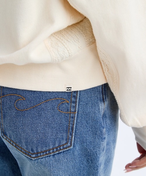 BILLABONG(ビラボン)の「BILLABONG レディース BOAT NECK LOOSE CROP トレーナー 【LOOSE CROPPED】【2025年秋冬モデル】/ビラボンロゴバックプリントサイド切り替えドロップショルダースウェットトレーナー(スウェット・レディース・グレー/アイボリー/スミクロ・MEDIUM/LARGE)」の9枚目の写真