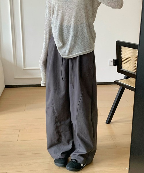 by LEGNA(バイレグナ)の「パネルラインカーブパンツ(その他パンツ・レディース・ダークグレー/アイボリー/ブラック・M-Regular/L-Regular/M-Long/L-Long)」の3枚目の写真
