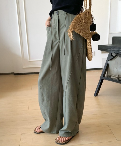 by LEGNA(バイレグナ)の「パネルラインカーブパンツ(その他パンツ・レディース・ダークグレー/アイボリー/ブラック・M-Regular/L-Regular/M-Long/L-Long)」の11枚目の写真