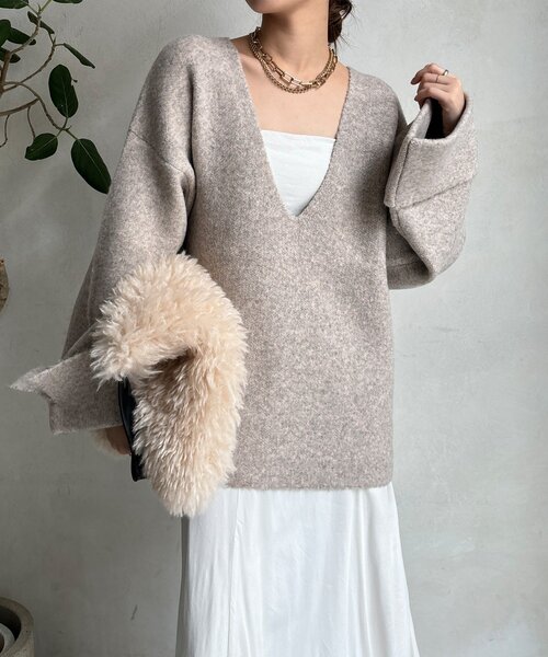 DouDou（ドゥドゥ）の「【WEB限定】深Vワイドスリーブプルオーバー（ニット/セーター・レディース・ブラウン/ベージュ/チャコールグレー・FREE）」の3枚目の写真