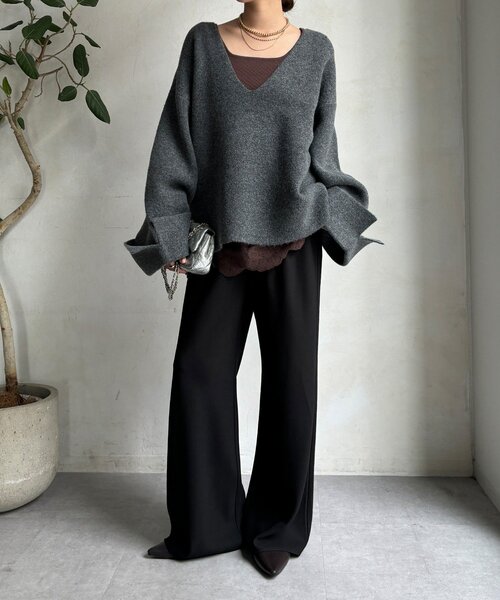 DouDou（ドゥドゥ）の「【WEB限定】深Vワイドスリーブプルオーバー（ニット/セーター・レディース・ブラウン/ベージュ/チャコールグレー・FREE）」の13枚目の写真