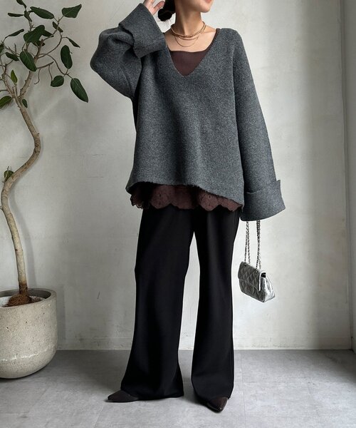 DouDou（ドゥドゥ）の「【WEB限定】深Vワイドスリーブプルオーバー（ニット/セーター・レディース・ブラウン/ベージュ/チャコールグレー・FREE）」の14枚目の写真